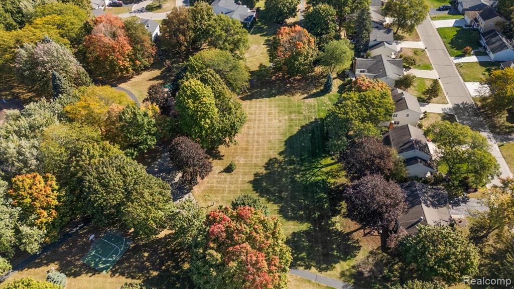 2066 Teaneck Circle, Wixom, MI 48393 — Photo 57
