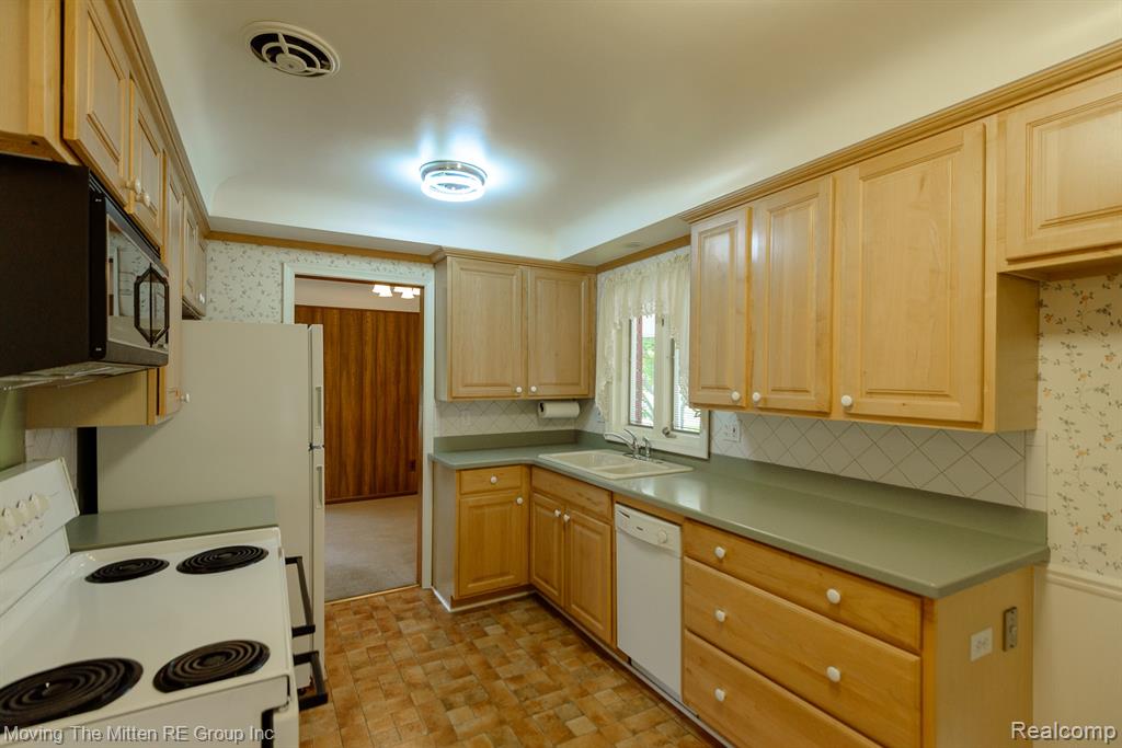 9668 Farmington Road, Livonia, MI 48150 — Photo 6