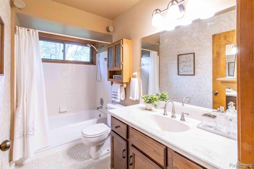 44891 Huntingcross Drive, Novi, MI — Photo 20