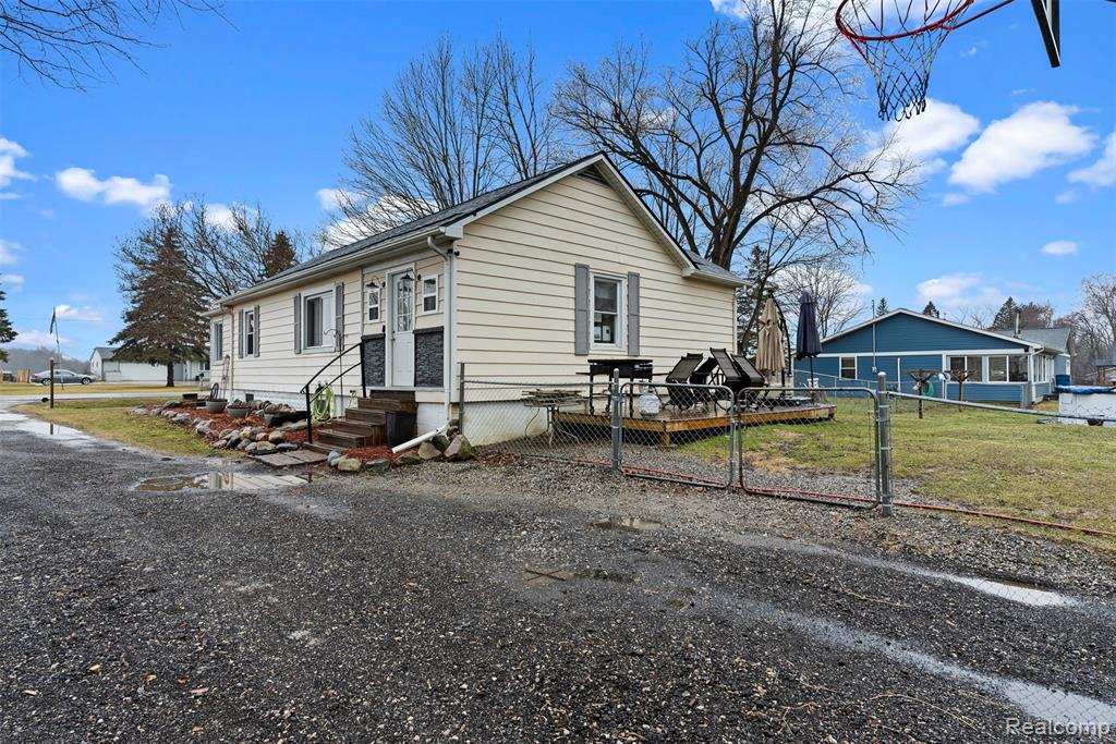 7250 Frances Road, Flushing, MI 48433 — Photo 7