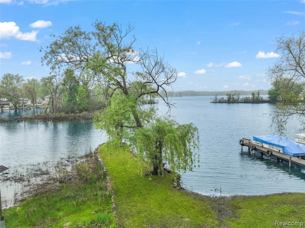 8844 RIVERSIDE Drive, Brighton, MI 48116 — Photo 27