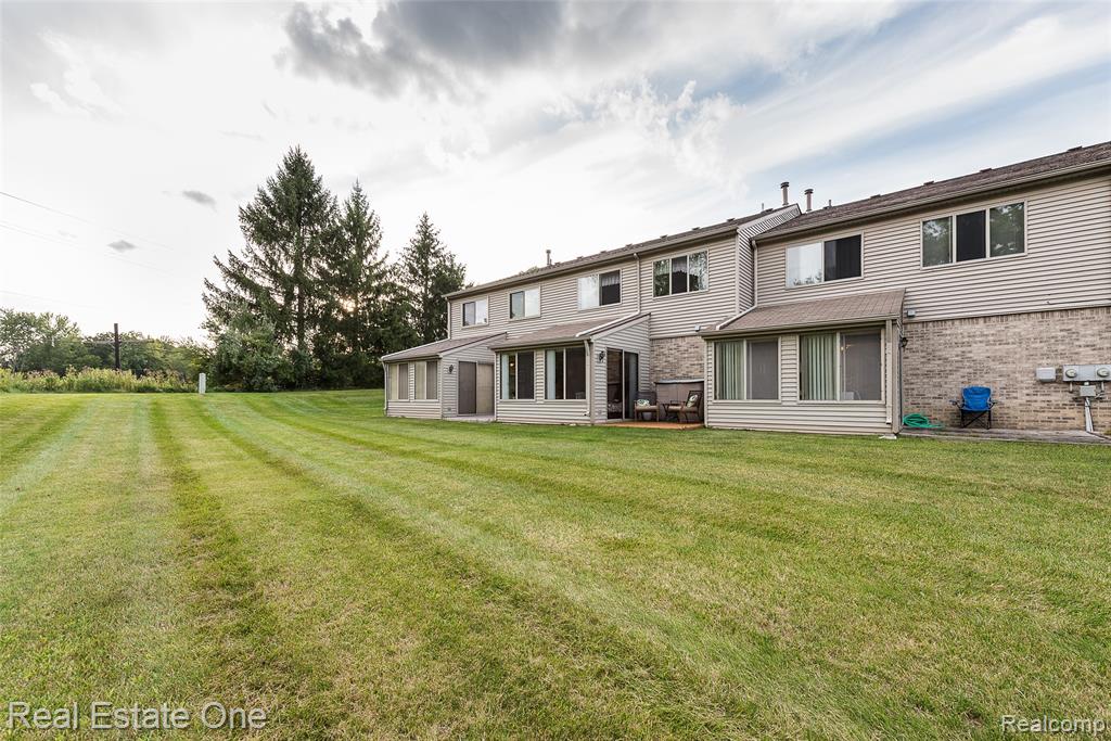 62511 RALEIGH Court, 5, South Lyon, MI 48178 — Photo 35