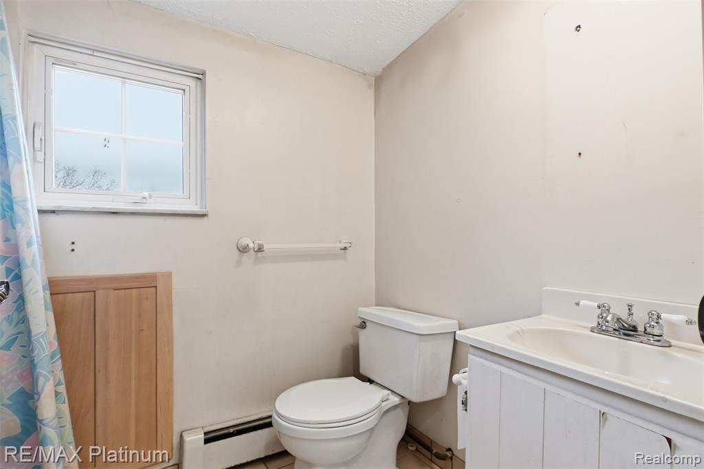 562 S Hughes Road, Howell, MI 48843 — Photo 9