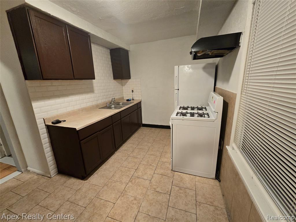 7668 Evergreen Avenue, Detroit, MI 48228 — Photo 6