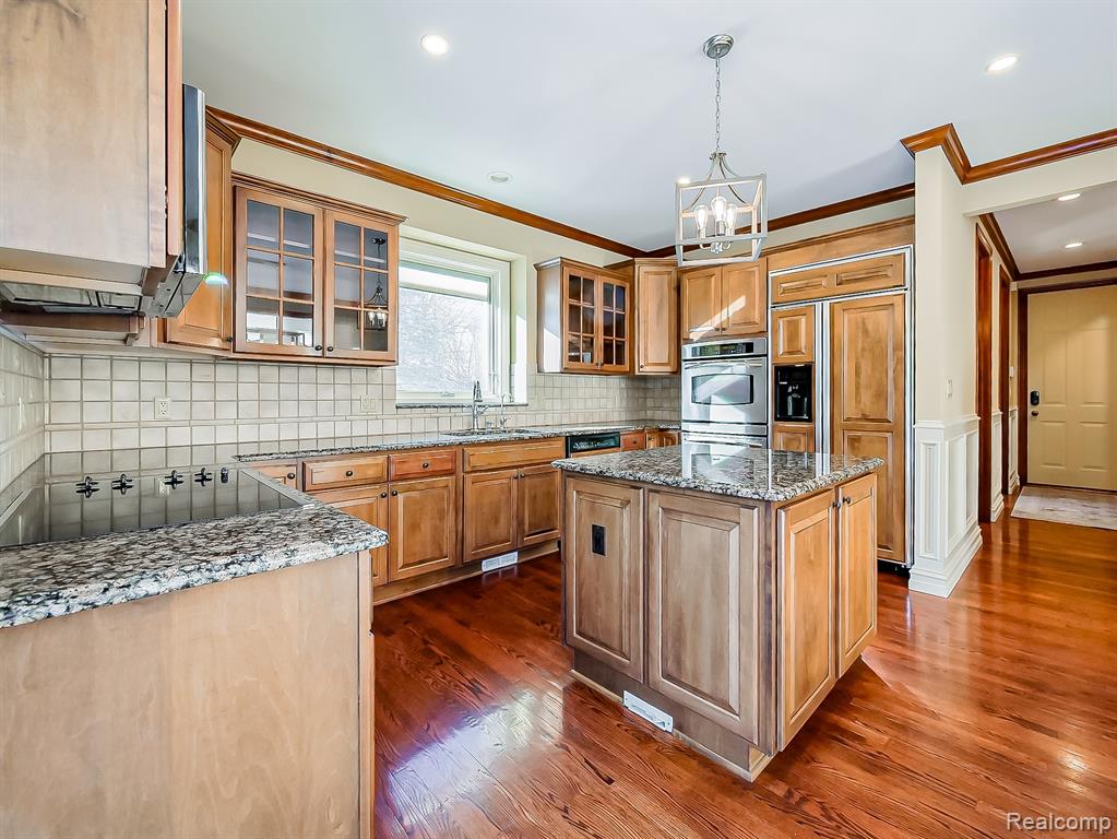 7364 Essex Drive, West Bloomfield, MI — Photo 38