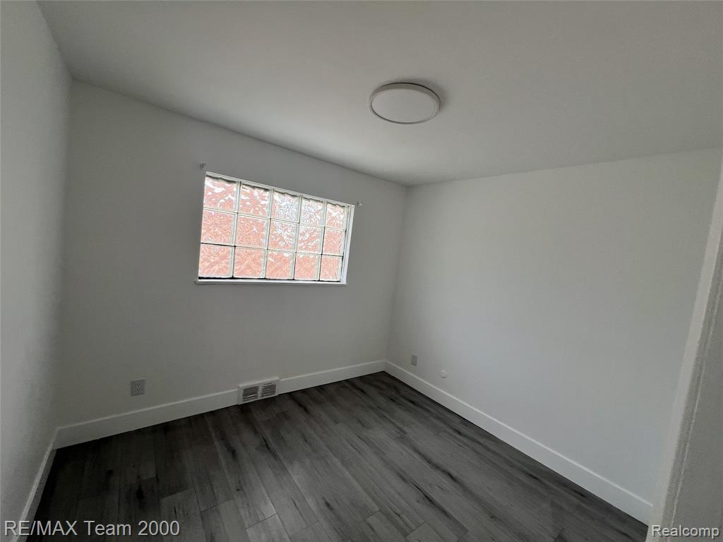 7639 Faust Avenue, Detroit, MI 48228 — Photo 12