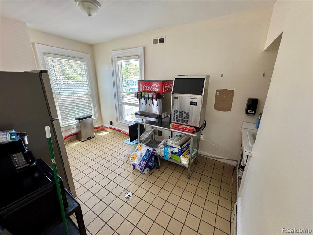 2156 W JEFFERSON Avenue, Trenton, MI, 48183