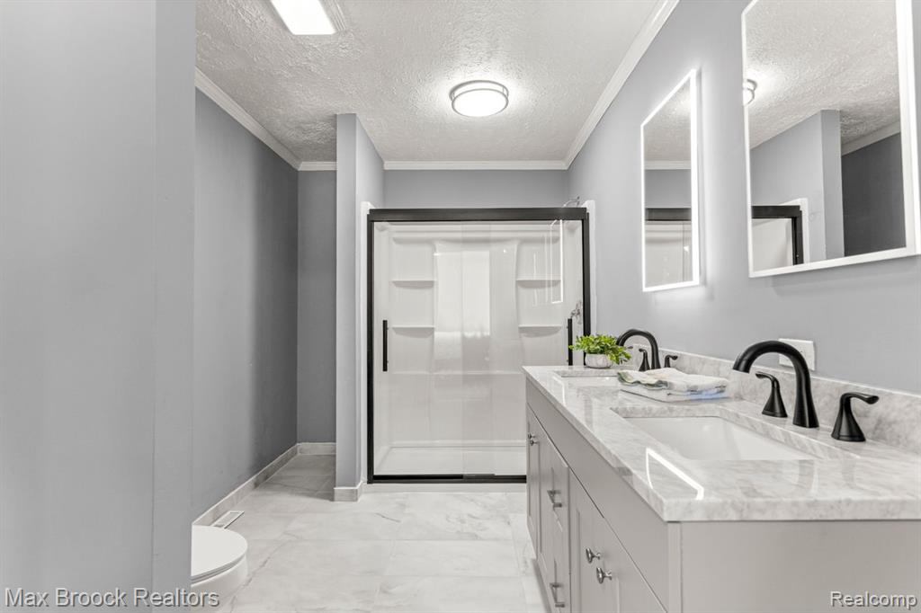 736 E GRANET Avenue, Hazel Park, MI 48030 — Photo 12