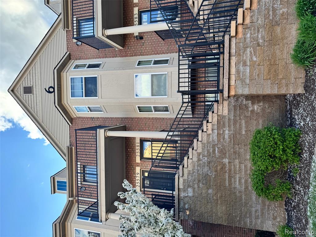 25581 Portico Lane, Novi, MI