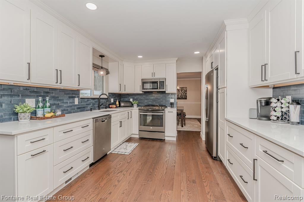 8742 WILLIAMSPORT Drive, White Lake, MI — Photo 4
