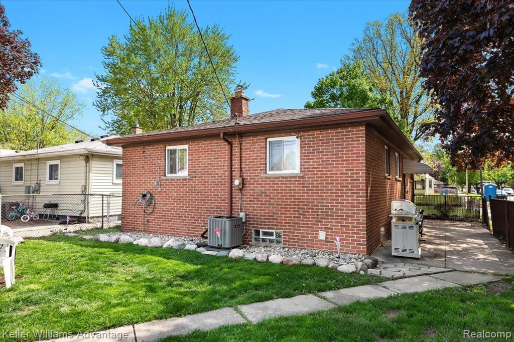 4050 MAYFAIR Street, Dearborn Heights, MI 48125 — Photo 34