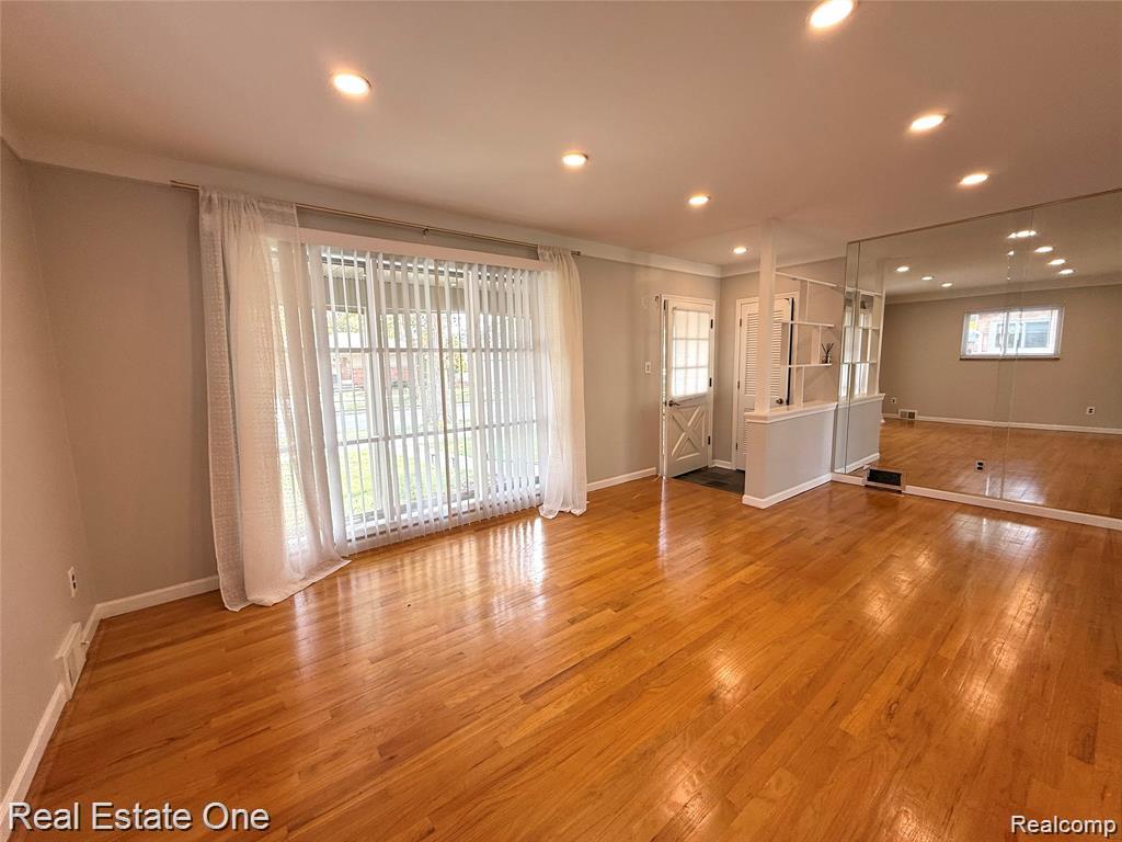 7627 Rosemary Street, Dearborn Heights, MI 48127 — Photo 2