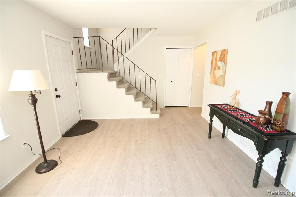 40831 HIGHPOINTE Drive, Clinton Twp, MI 48038 — Photo 17