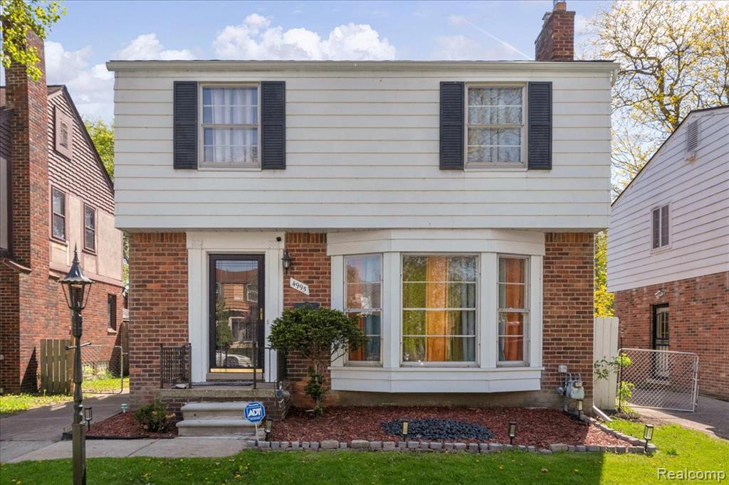 4995 Hillcrest Street, Grosse Pointe, MI 48236 — Photo 2