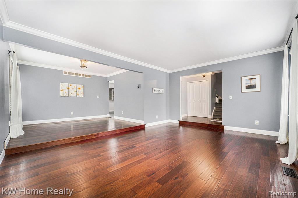47247 BARTLETT Drive, Canton, MI 48187 — Photo 9