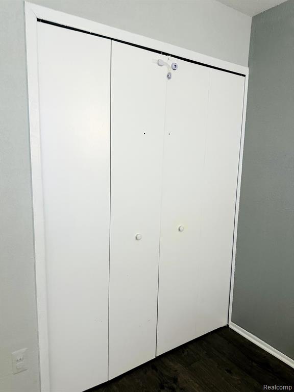 295 INLET N, Walled Lake, MI 48390 — Photo 19
