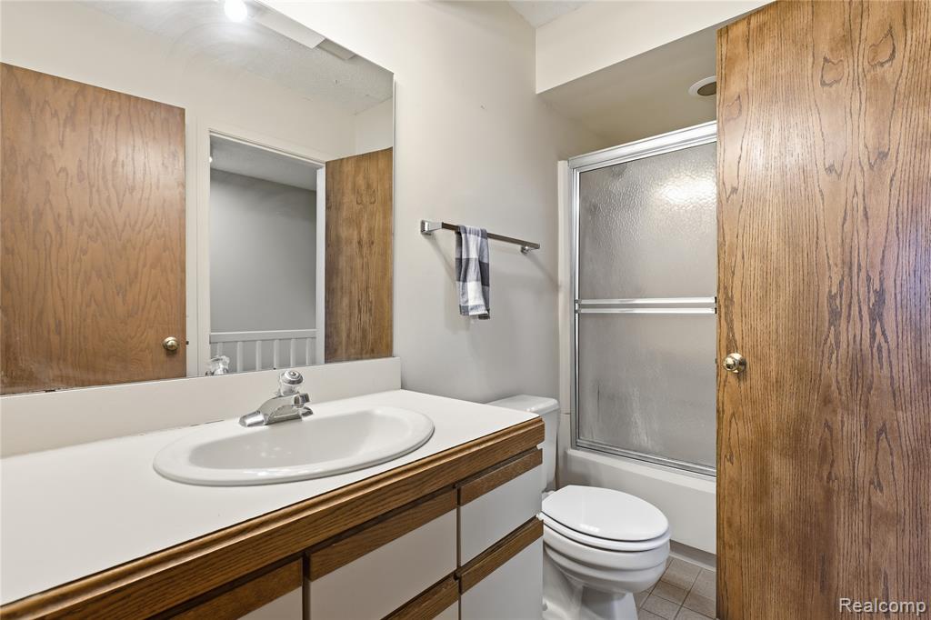 5736 Woodland View, Clarkston, MI — Photo 32