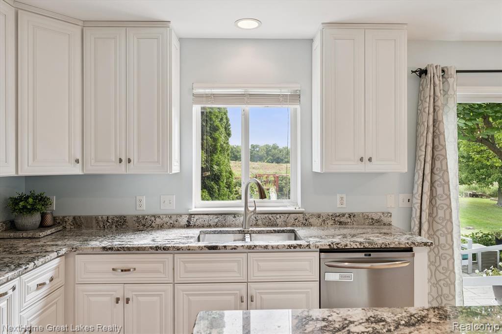 4900 Meadow Crest Circle, Holly, MI 48442 — Photo 13