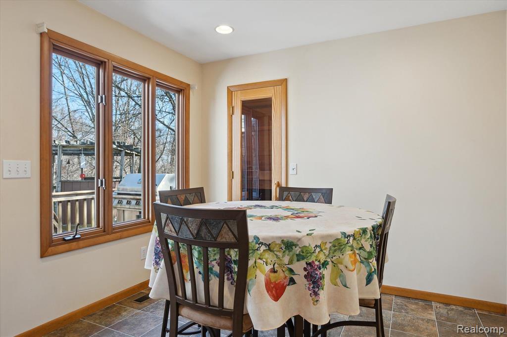 5836 DUTCH HILL Drive, Ann Arbor, MI 48105 — Photo 22