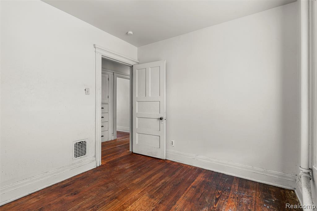 1649 HURLBUT Street, Detroit, MI 48214 — Photo 27