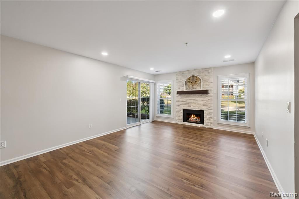 28256 Oakmonte Circle E, New Hudson, MI 48165 — Photo 11