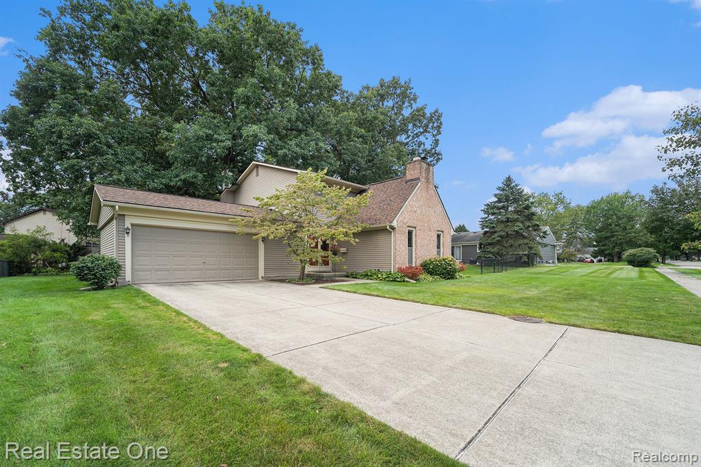 772 RANDALL Drive, Troy, MI 48085 — Photo 2