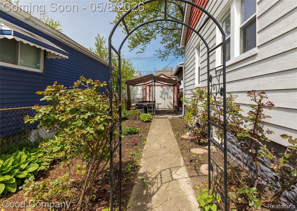 559 E Harry Avenue, Hazel Park, MI 48030 — Photo 26