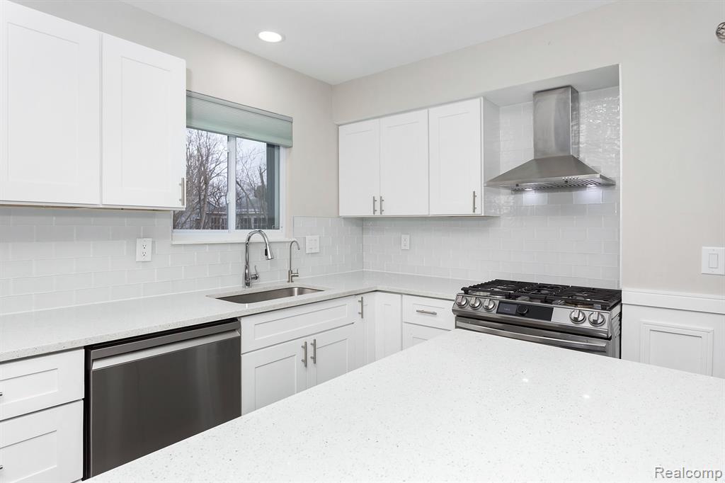 430 DEVILLEN Avenue, Royal Oak, MI 48073 — Photo 8
