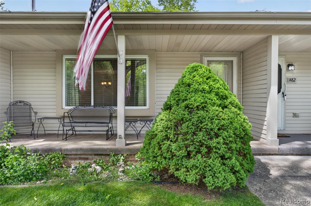 1484 Leisure Drive, Flint, MI 48507 — Photo 9