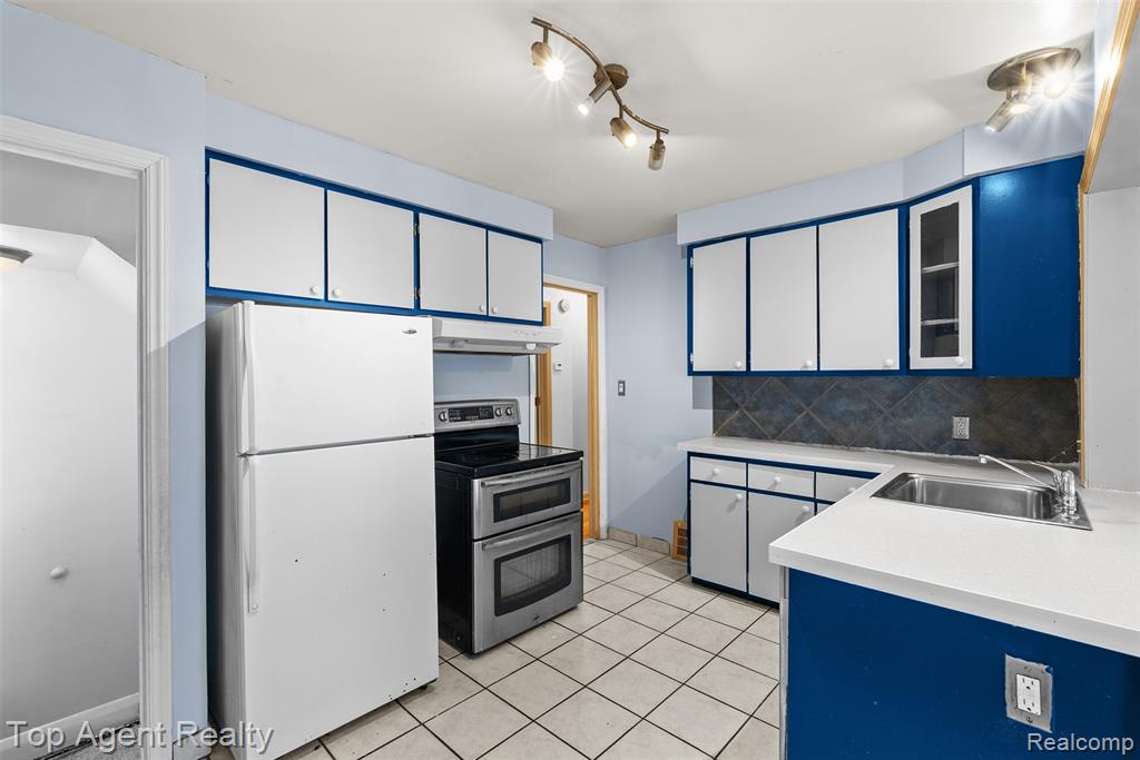 4948 Howe Road, Wayne, MI 48184 — Photo 12