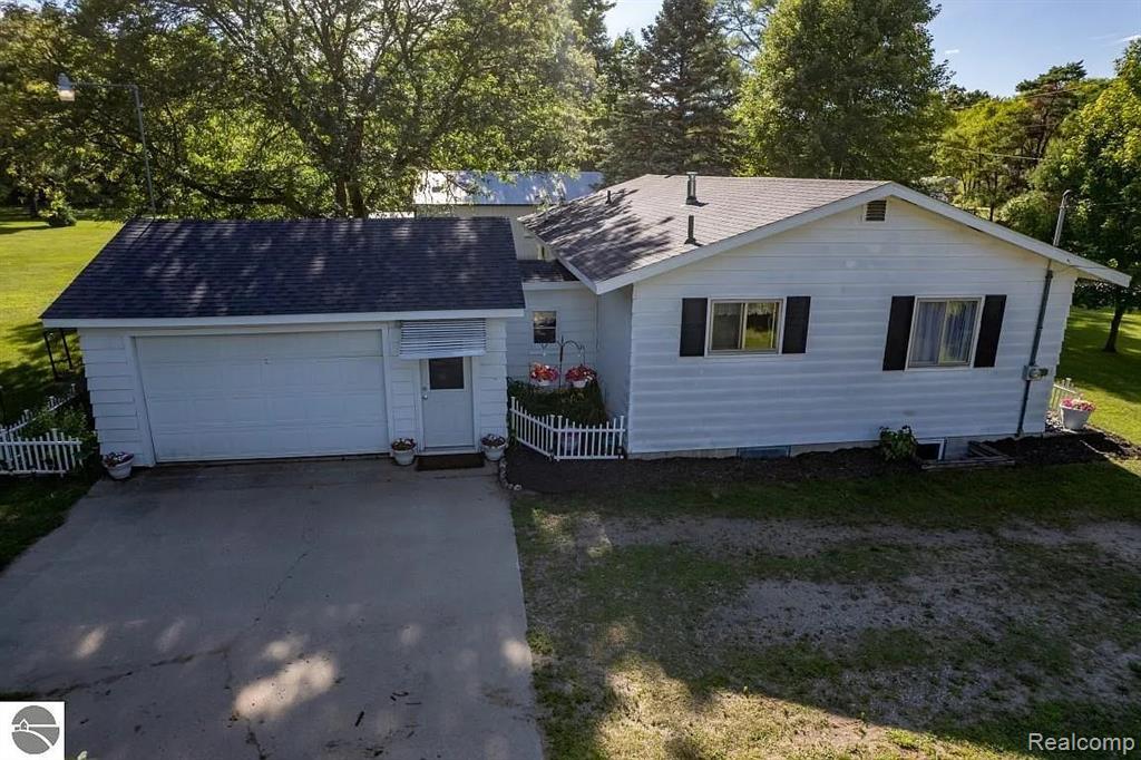 6365 W Airline Road, Weidman, MI 48893 — Photo 3