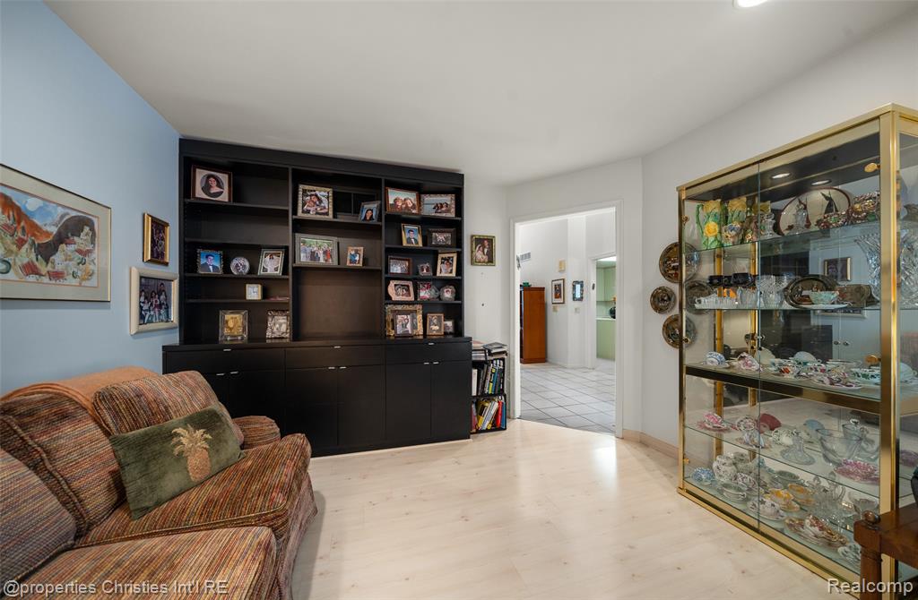 7569 Danbury Circle, West Bloomfield, MI — Photo 4