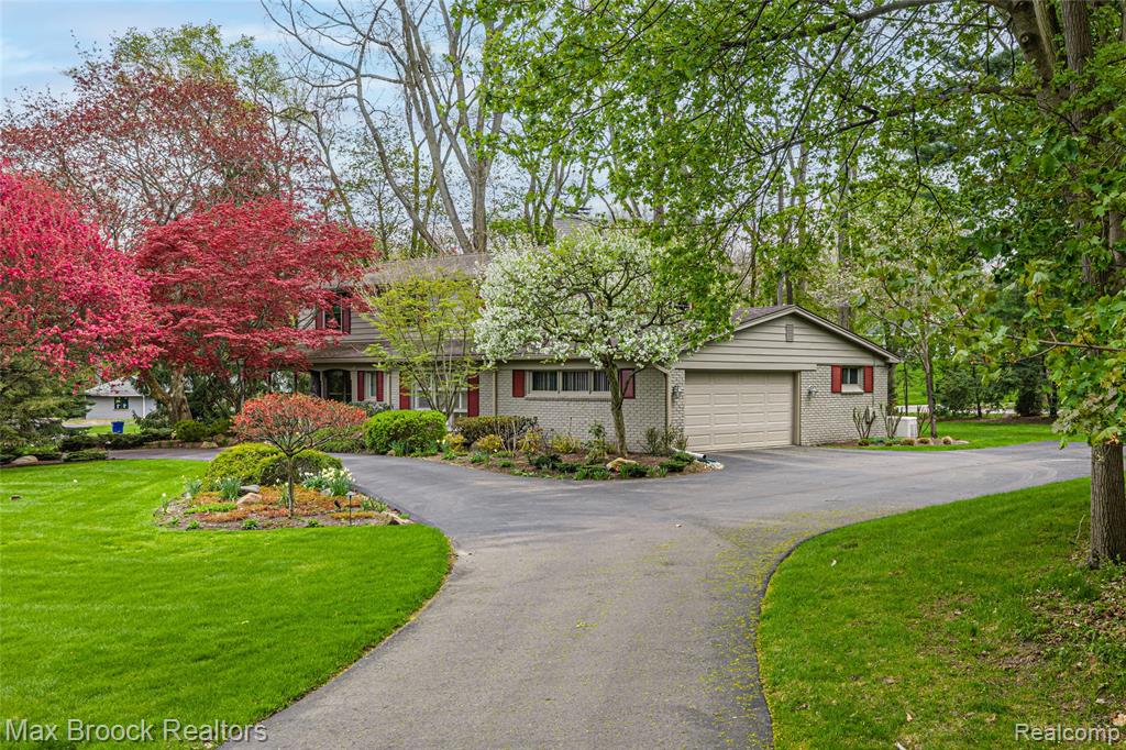 25933 Hersheyvale Drive, Franklin, MI 48025 — Photo 37