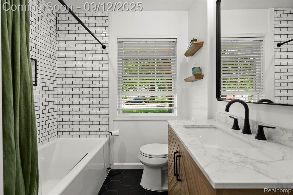 577 Bagley Street, Lake Orion, MI 48362 — Photo 21
