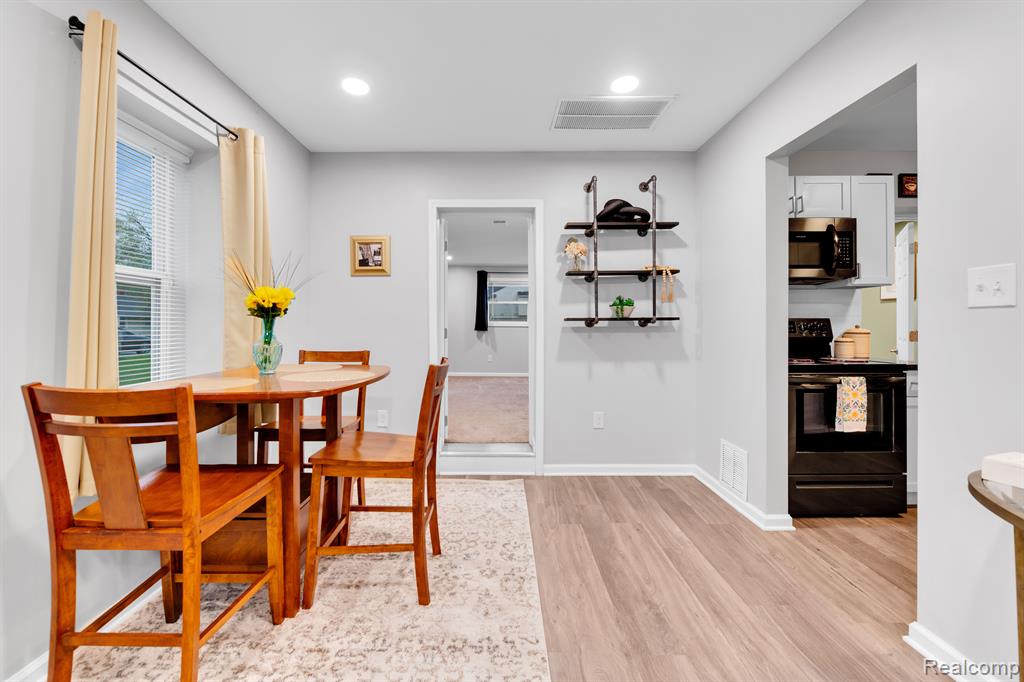 6556 WASHINGTON Street, Romulus, MI 48174 — Photo 12