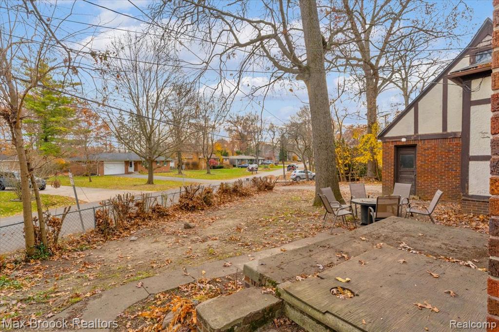 2085 Pontiac Drive, Sylvan Lake, MI 48320 — Photo 26