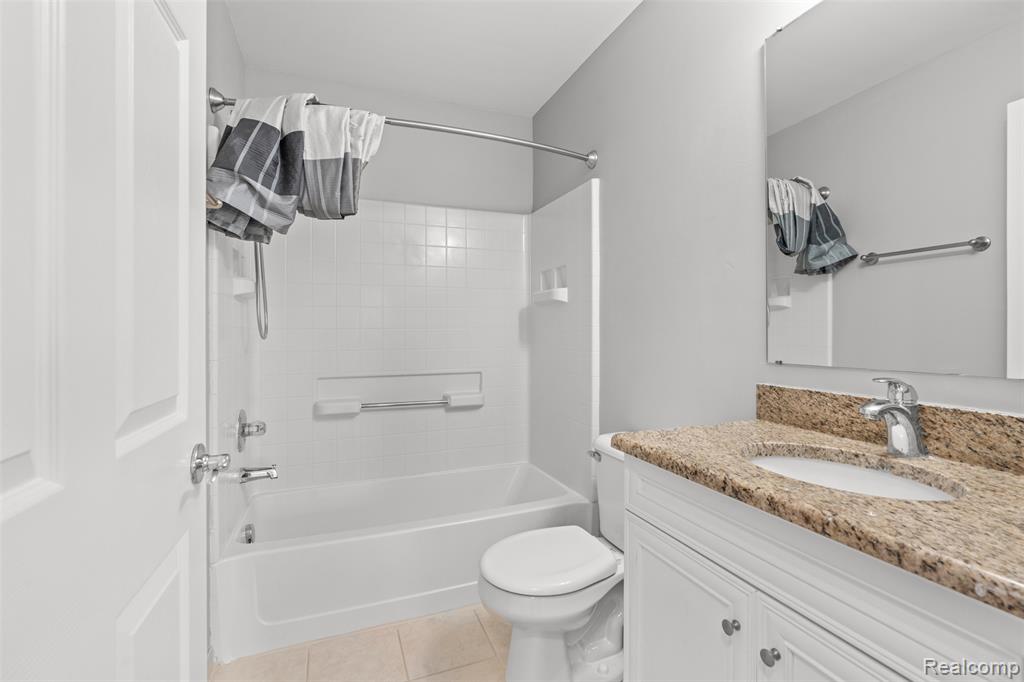 470 Old Pine Way, Walled Lake, MI 48390 — Photo 23