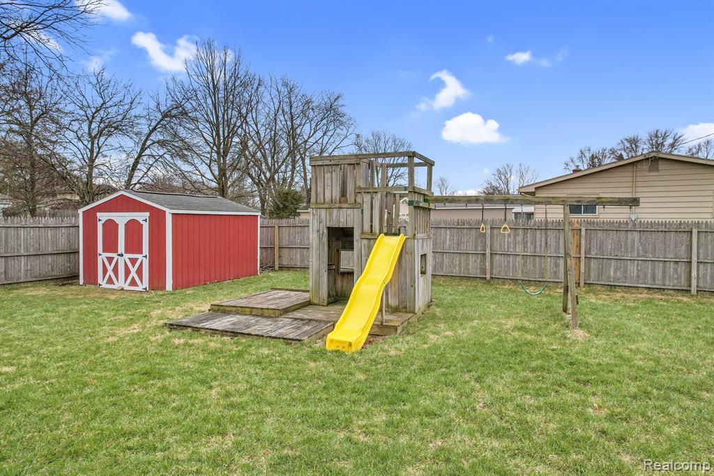 5065 Hyde Park Drive, Swartz Creek, MI 48473 — Photo 32