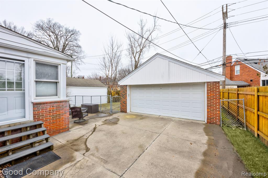 464 MORAN Road, Grosse Pointe Farms, MI 48236 — Photo 32