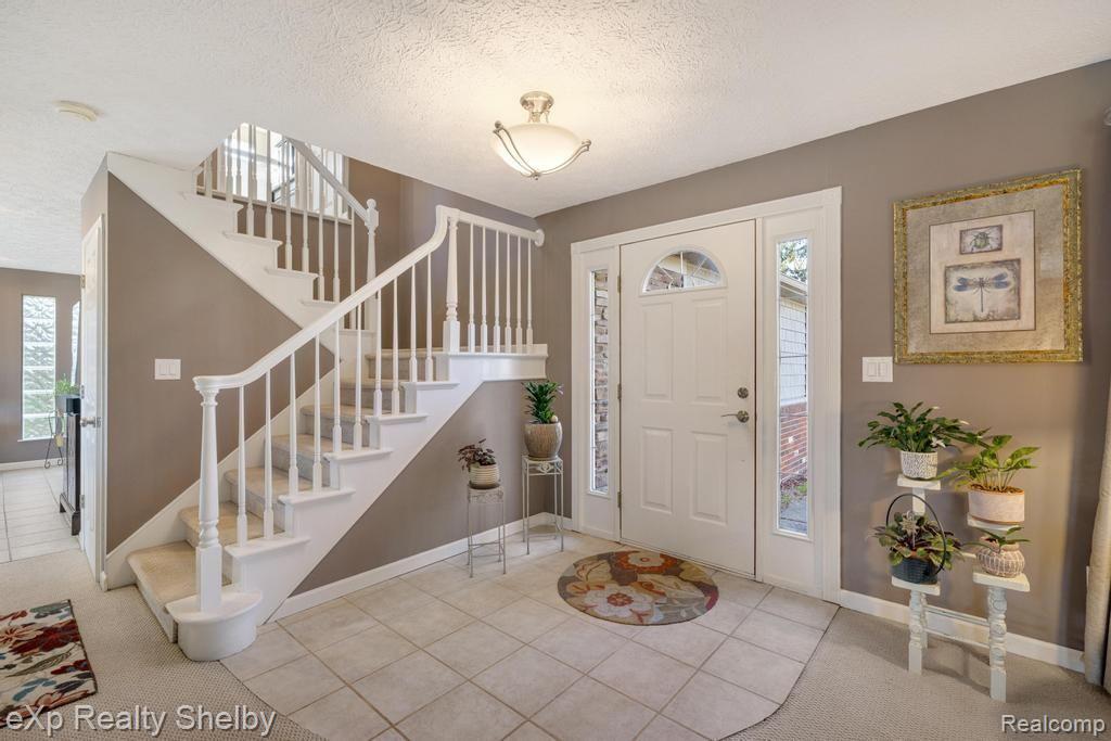 691 BARCLAY Drive, Troy, MI 48085 — Photo 4