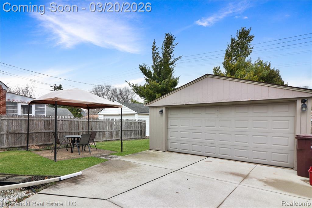 8335 Harding, Center Line, MI 48015 — Photo 2