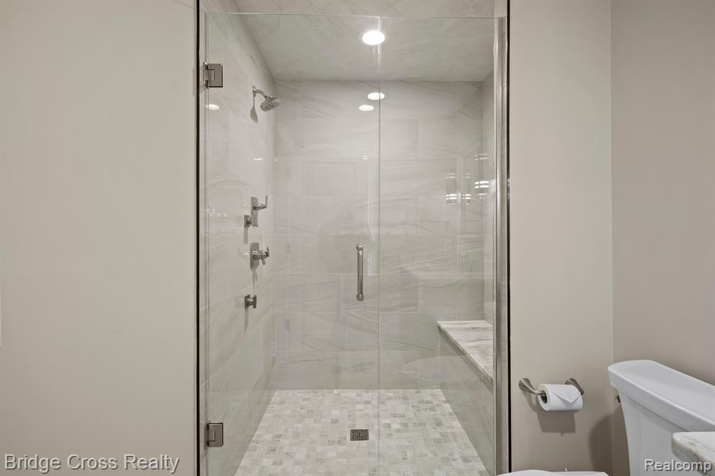 5820 LAKEVIEW Avenue, Orchard Lake Village, MI 48323 — Photo 53