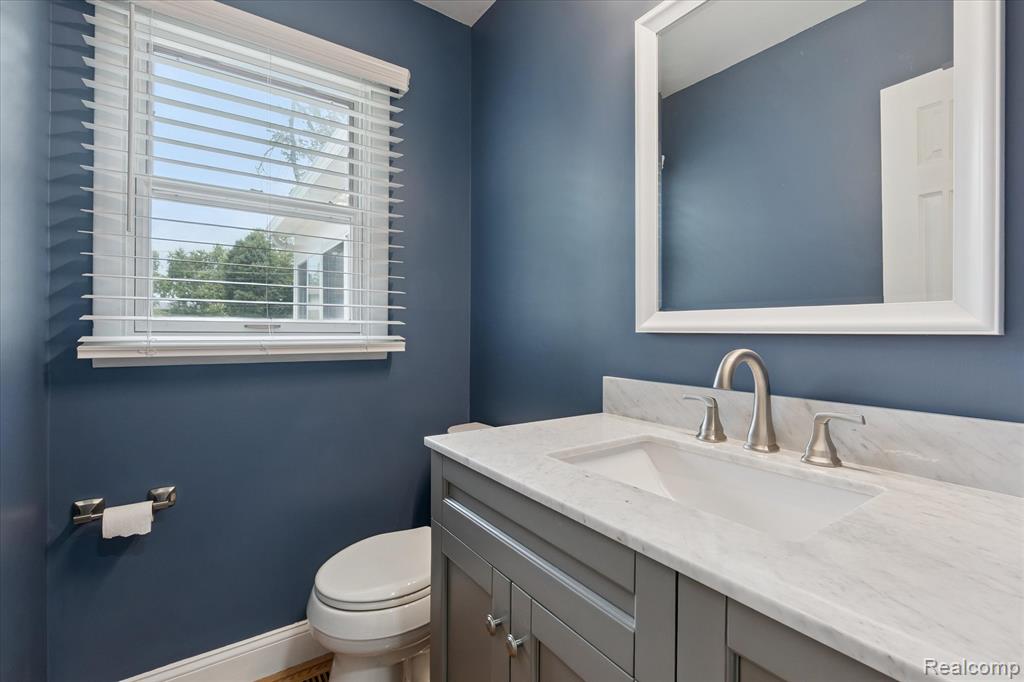 6233 Golfview Drive, Burton, MI 48509 — Photo 18