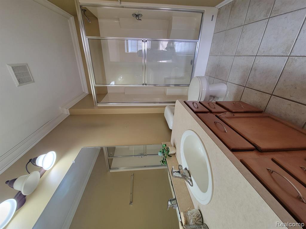 5894 Augusta Lane, Grand Blanc, MI 48439 — Photo 13