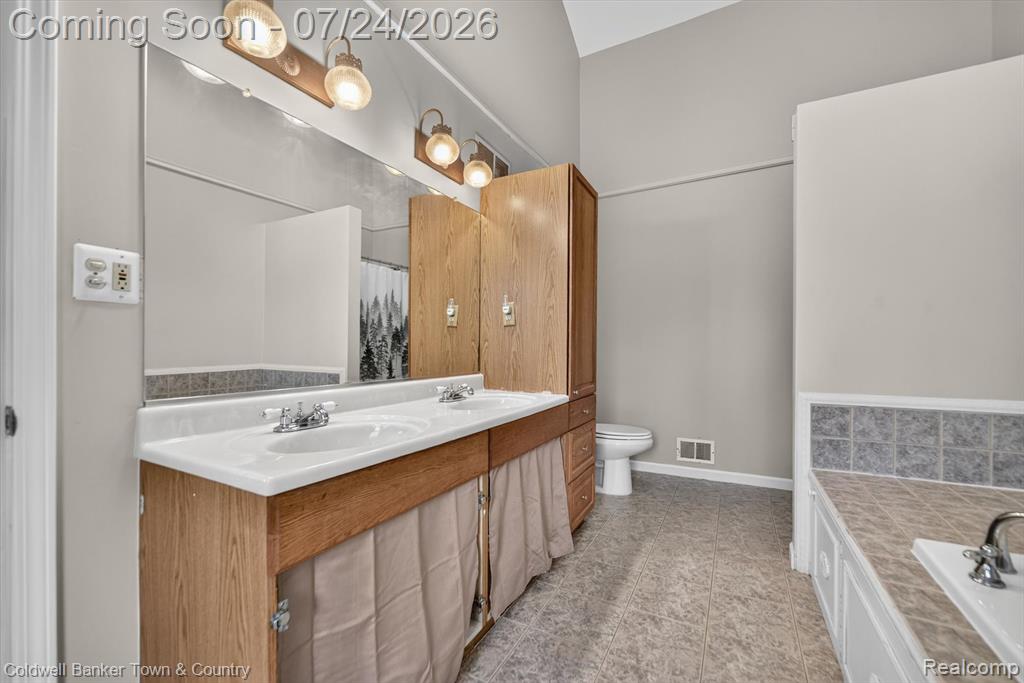 8175 Farley Road, Pinckney, MI 48169 — Photo 25