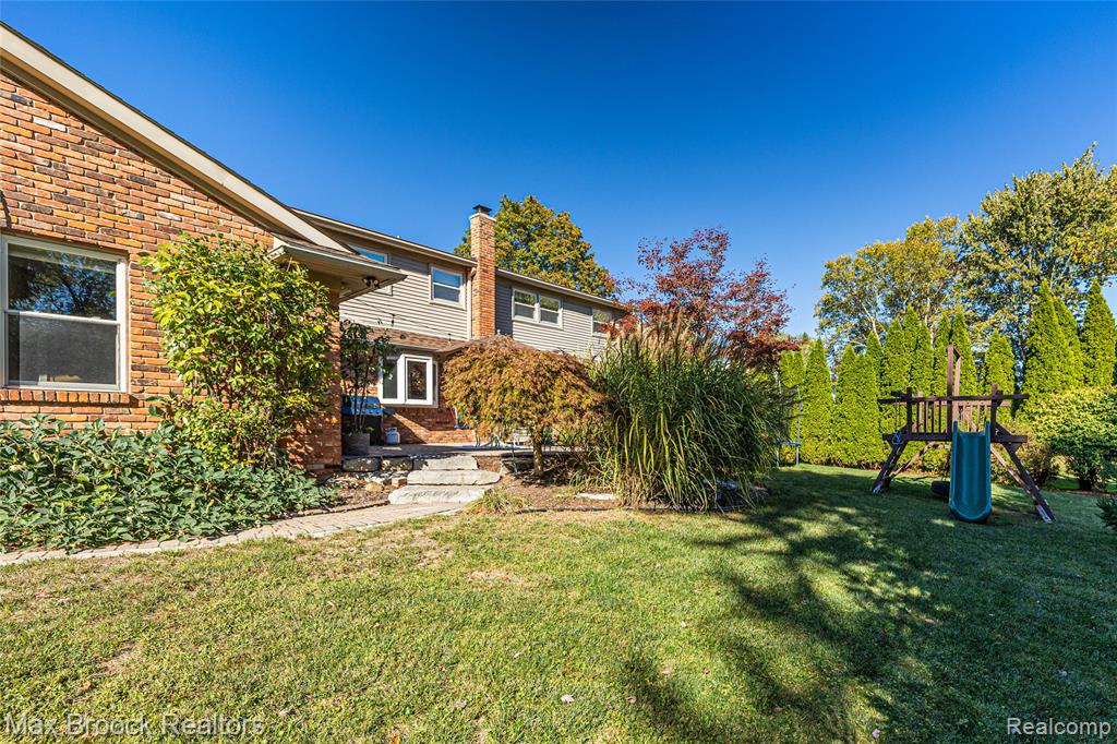5605 Woodwind Drive, Bloomfield Hills, MI 48301 — Photo 12