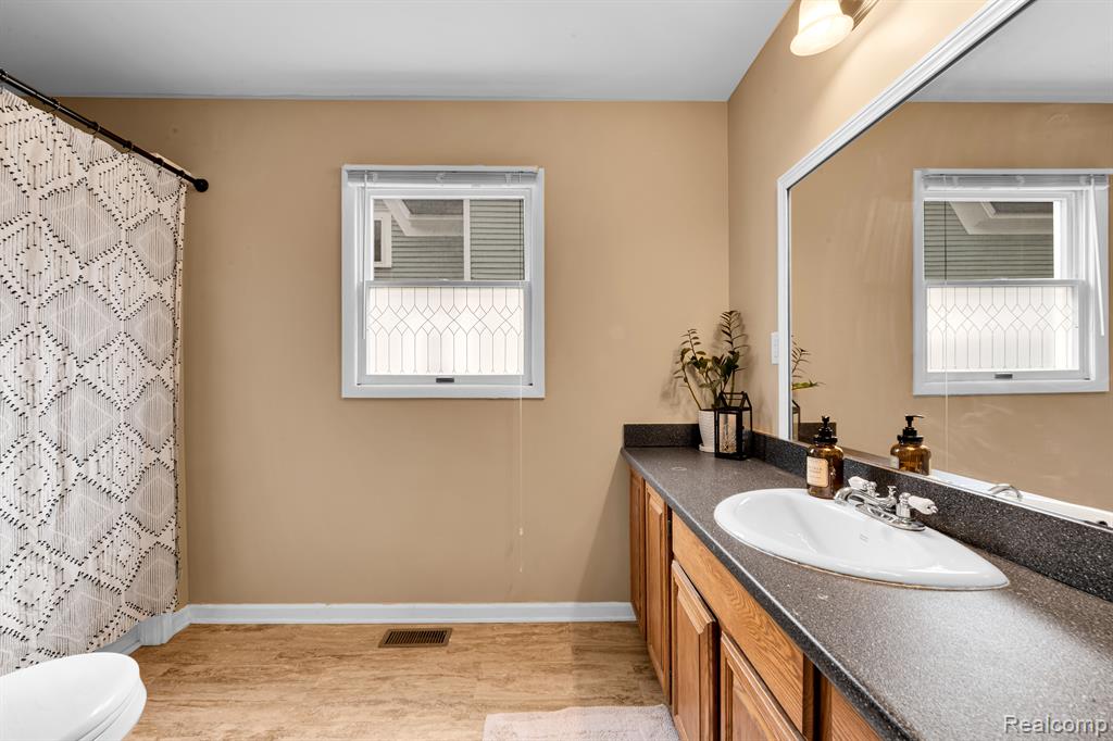 81 CROCKER Boulevard, Mount Clemens, MI 48043 — Photo 16