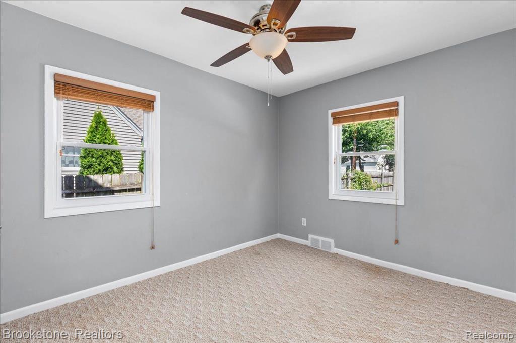 516 N EDGEWORTH Avenue, Royal Oak, MI 48067 — Photo 12