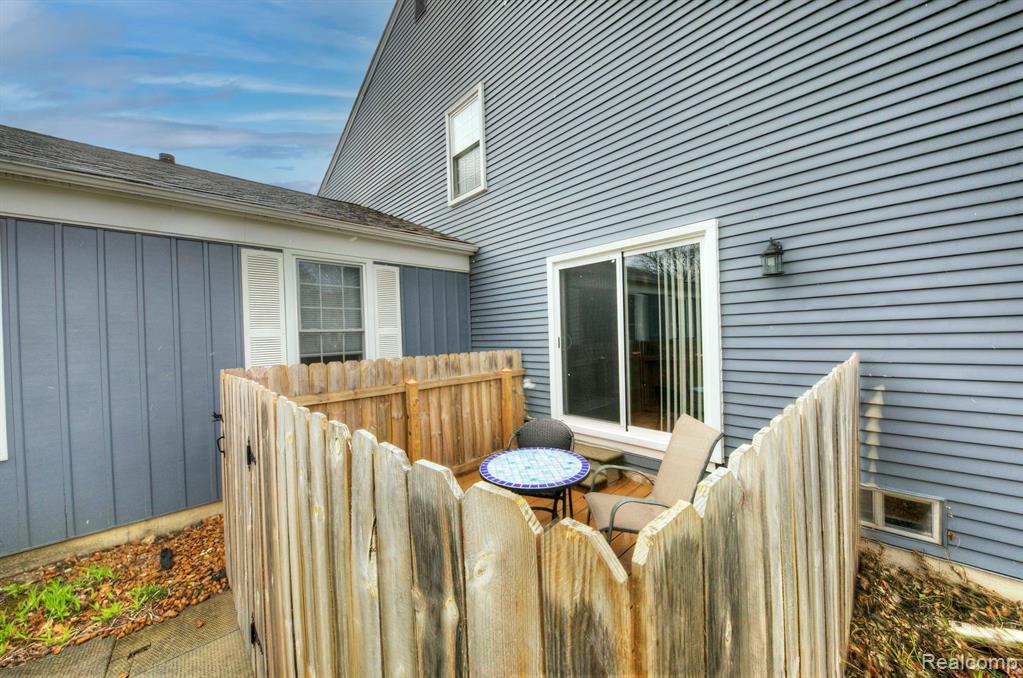 23535 N ROCKLEDGE, Novi, MI — Photo 4