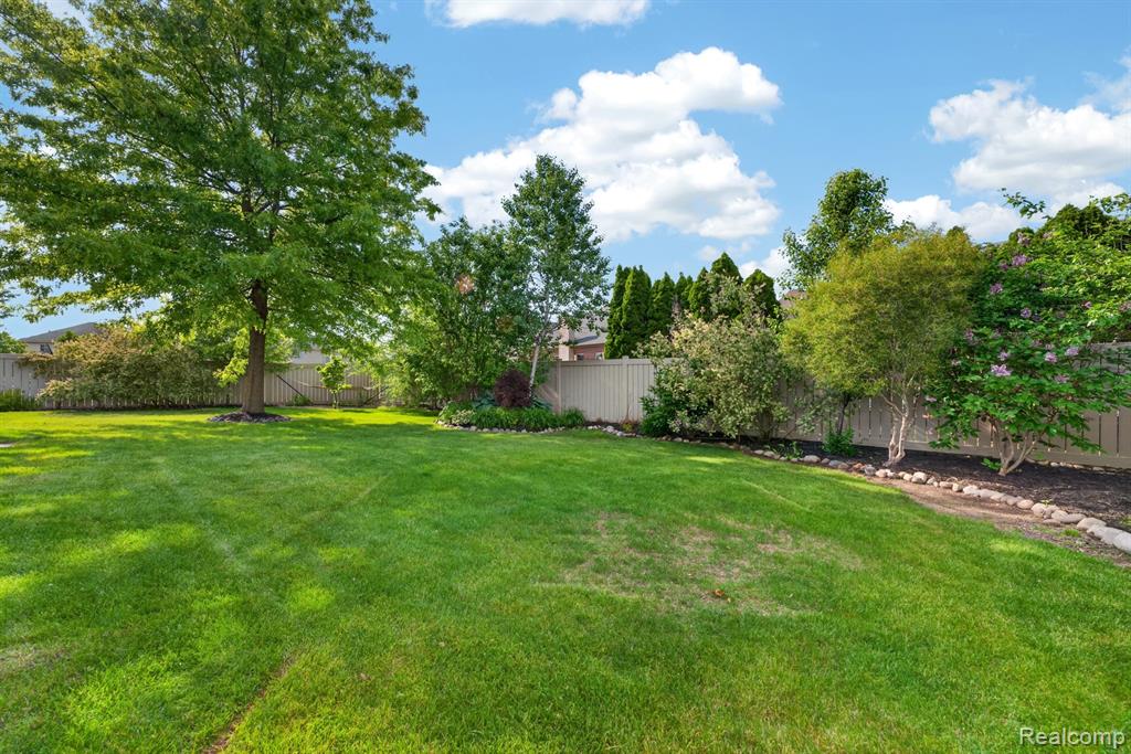 25820 Timber Creek Lane, Flat Rock, MI 48134 — Photo 33
